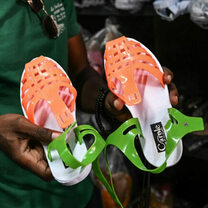 Les lk chaussures du pauvre devenues symbole de la culture ivoirienne