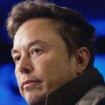 Elon Musk pierde el título de persona más rica del mundo frente a Jeff Bezos