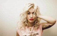 Rita Ora ist das neue Gesicht von Superga