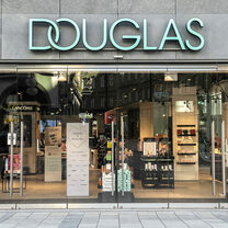 La cadena de perfumerías Douglas ultima un salto de 1100 millones a la Bolsa de Fráncfort
