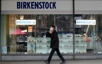 Birkenstock рассматривает возможность разместить свои акции по наиболее высокой цене