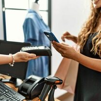 Les jeunes clients sont-ils ouverts aux paiements via mobile, biométriques et via QR code?