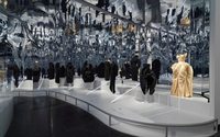 Выставка о моде и времени стартует в Метрополитен-музее