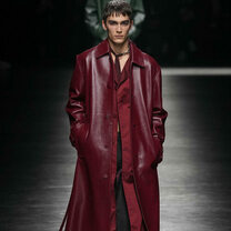 Gucci открыл Неделю моды в Милане мрачными бордовыми оттенками