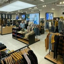 Levi's reinuagura su tienda del centro comercial Dot con imagen renovada