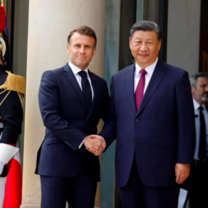 Regarder la vidéo Macron et Von der Leyen fermes sur le commerce en accueillant Xi Jinping