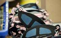 New Balance перепрофилировала свои фабрики на производство защитных масок
