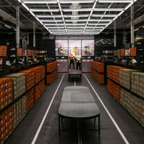 Nike reinaugura su tienda del centro comercial Soleil Premium Outlet bajo el nuevo concepto 