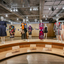 Japan House São Paulo inaugura exposição sobre as transformações da moda no Japão