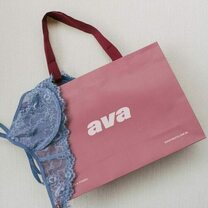 AVA Intimates anuncia rebranding com foco em visual sofisticado e delicado