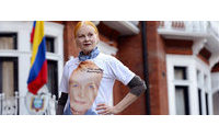 Vivienne Westwood vende camisetas en apoyo a Julian Assange